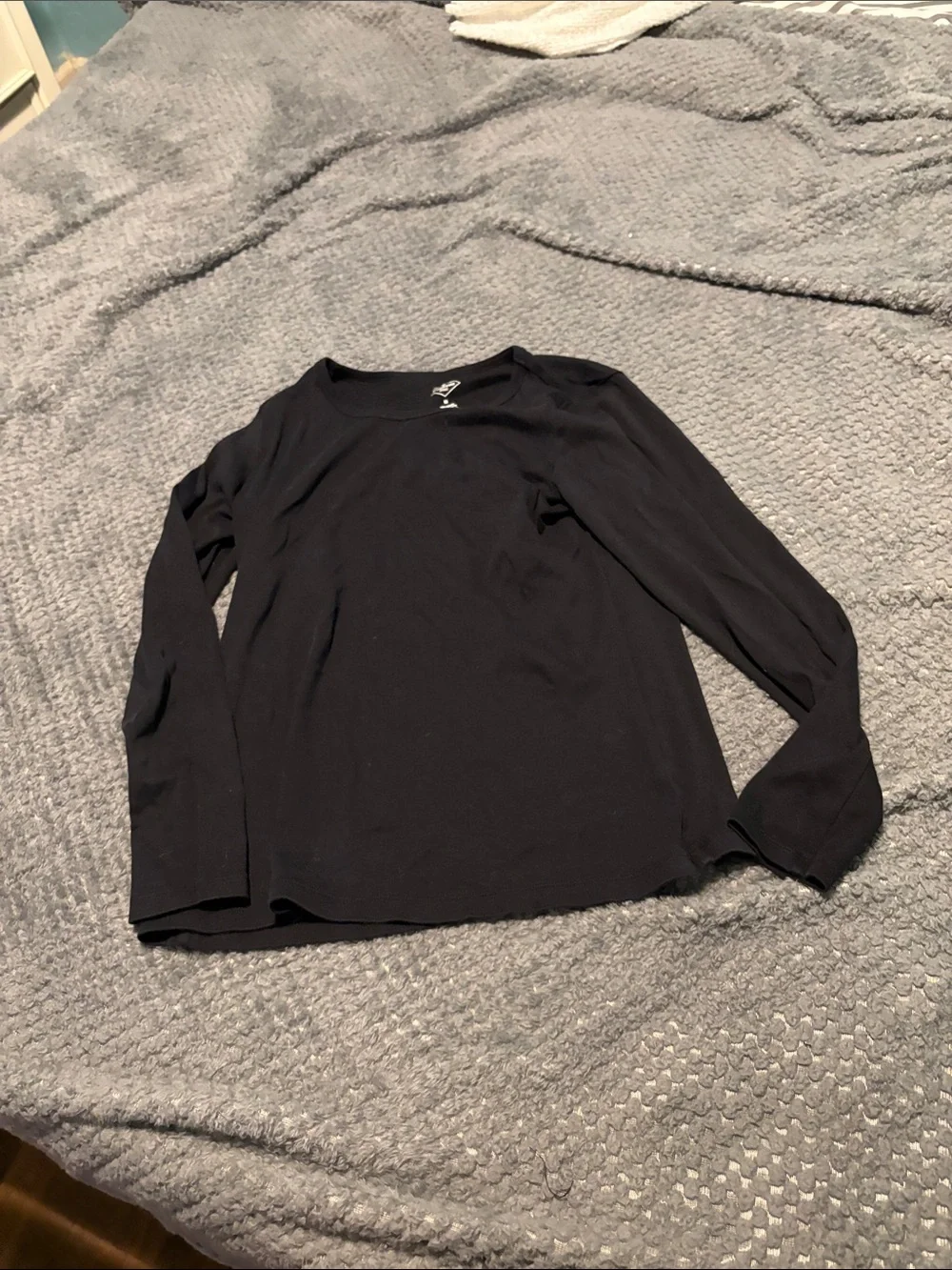 Womens size M Black Long-Sleeve Crew Neck Shirt